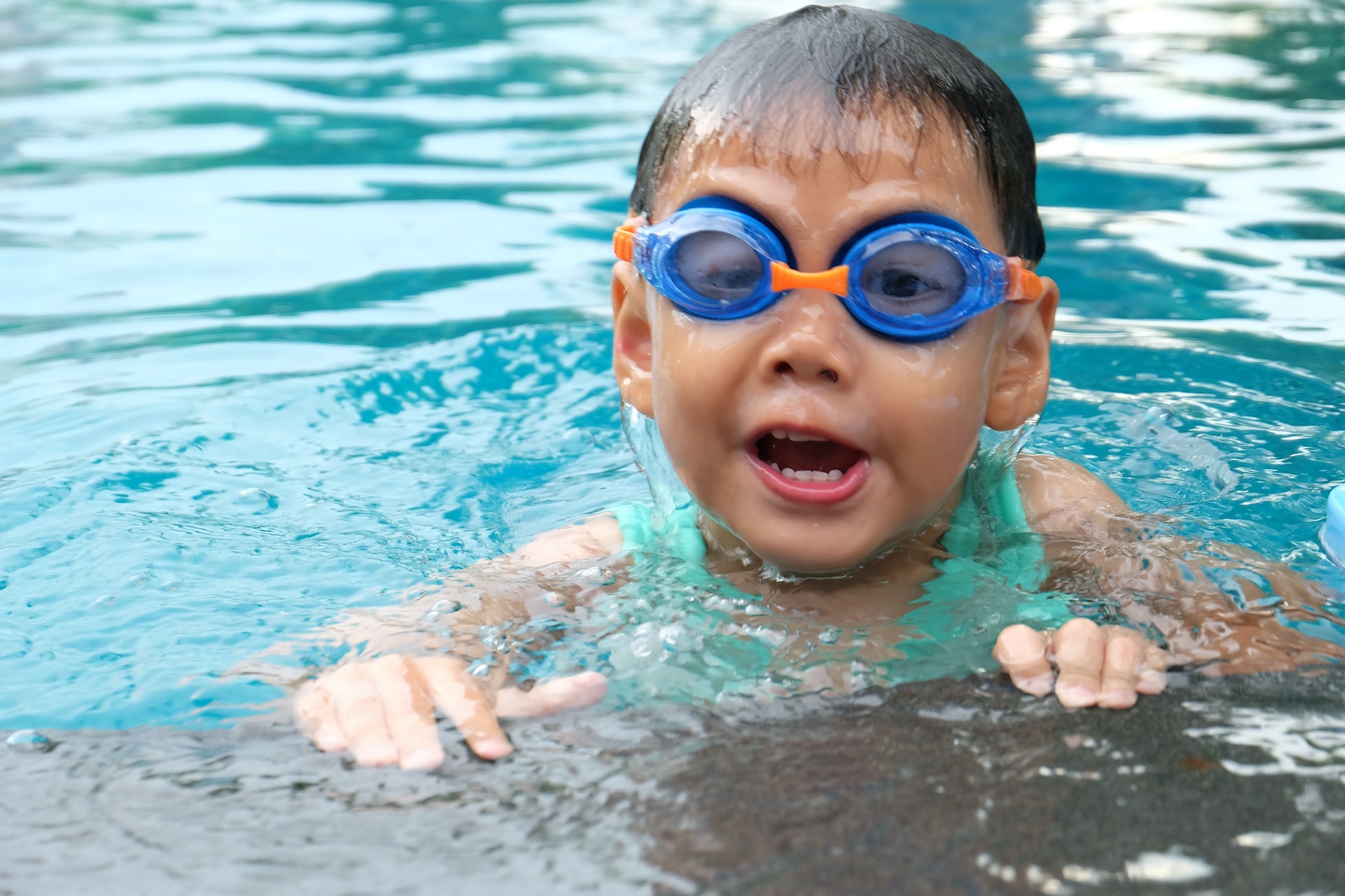 Autismo y natación: la clave para mejorar la estimulación y salvar vidas